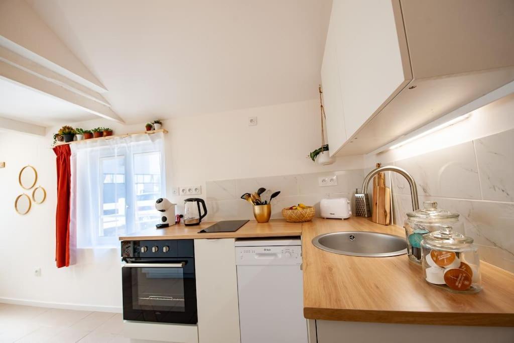 Le Cocoon - Appartement Dans Maison Du Xviieme Siecle Fougeres Exterior photo