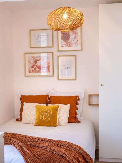 Le Cocoon - Appartement Dans Maison Du Xviieme Siecle Fougeres Exterior photo
